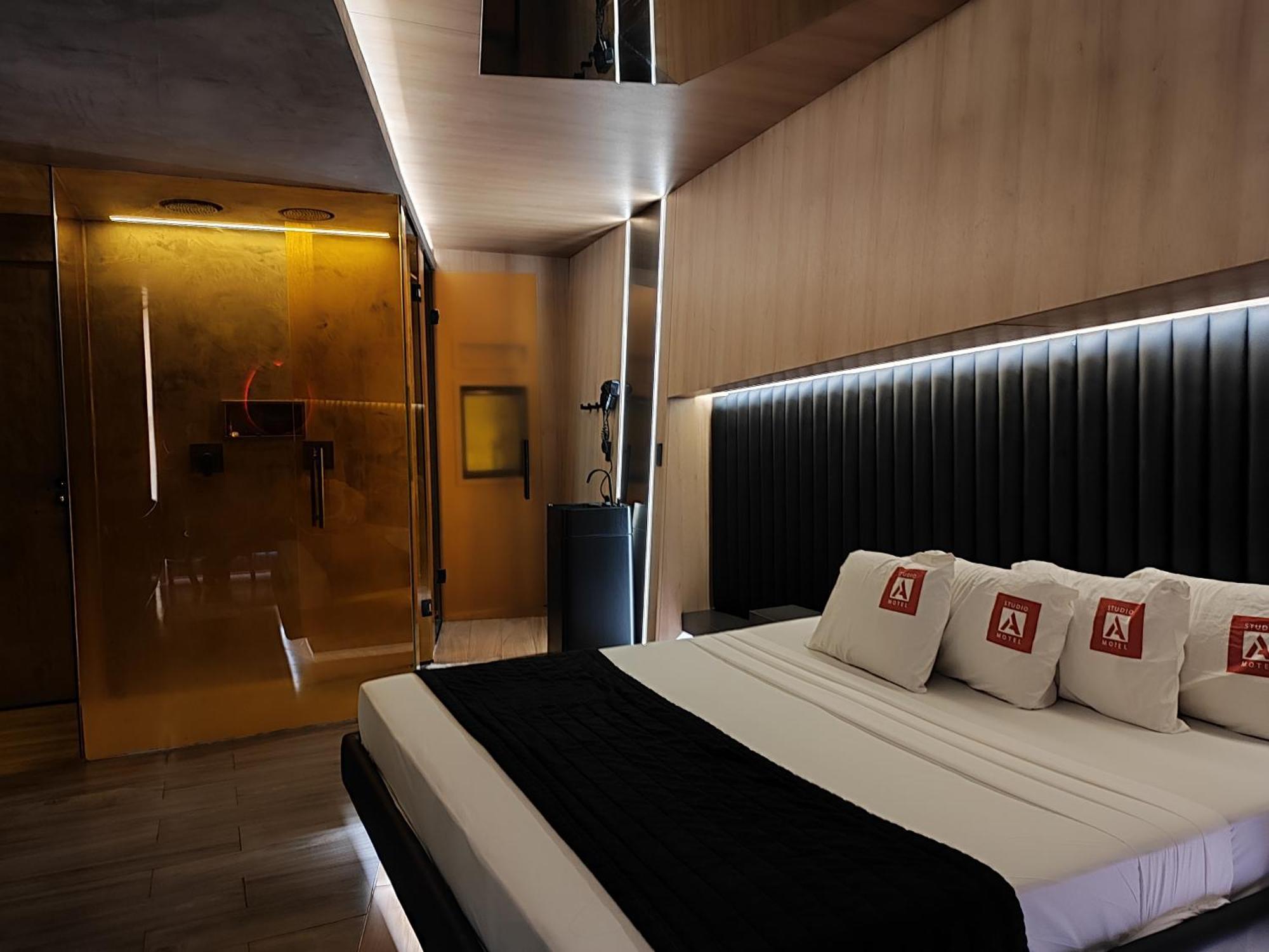 Suite Spa Bath,1635935046:JPEG